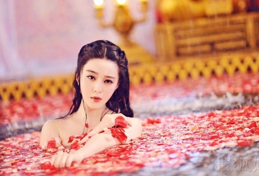 Phim mới của Phạm Băng Băng bị “cắt sóng” vì quá “nóng” - 2 Phạm Băng Băng là nhà sản xuất kiêm diễn viên chính của bộ phim