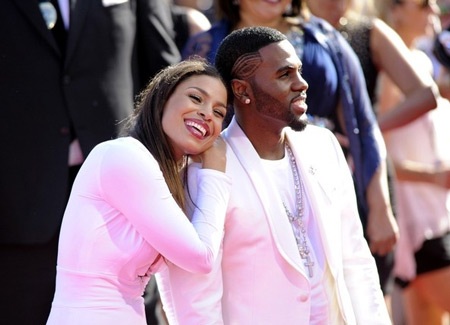 Ba năm hạnh phúc không đủ níu kéo mối quan hệ giữa Jordin và
Jason. Cặp đôi của ca khúc