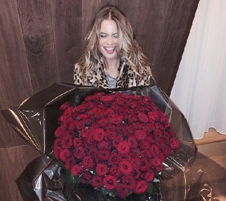 Behati Prinsloo hé lộ về cuộc sống lứa đôi với "người đàn ông gợi tình nhất thế giới" - 3 Behati Prinsloo và ông xã Adam Levine đã kết hôn được 4 tháng.