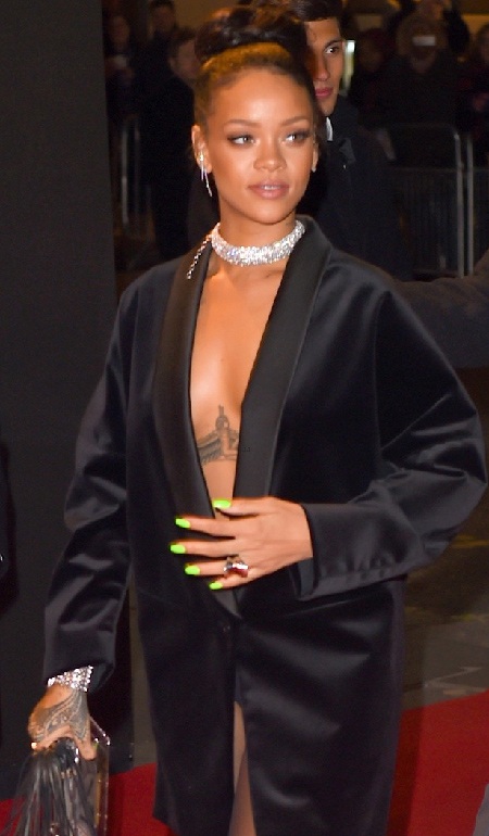 Rihanna mặc áo "quên" quần tới dự lễ trao giải - 10 Sắp tới, cô sẽ trình làng album thứ 8 trong sự nghiệp sau gần một năm nghỉ ngơi dưỡng sức.