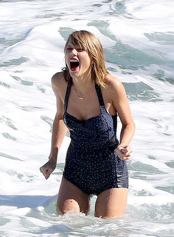 Taylor Swift đang đi nghỉ cùng các bạn tại Hawaii.