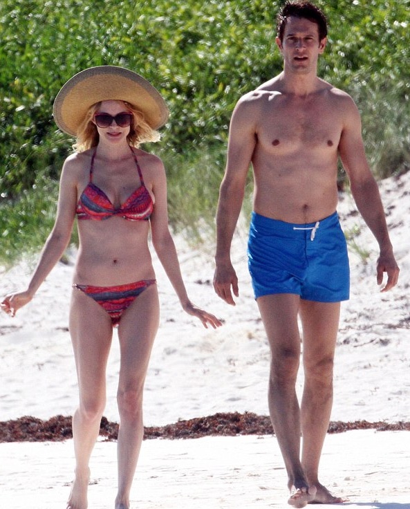 Nữ diễn viên khoe thân hình săn chắc, không tì vết cùng làn da trắng muốt mịn màng.