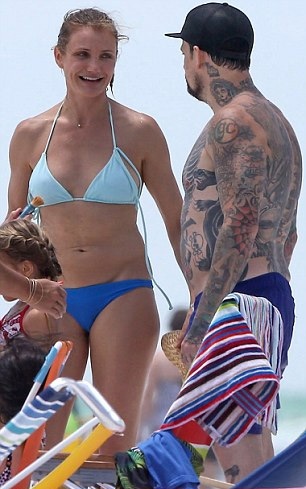 Tình sử nhiều thăng trầm của Cameron Diaz - 1 Cameron Diaz và chồng mới cưới, Benji Madden, kém cô 7 tuổi.