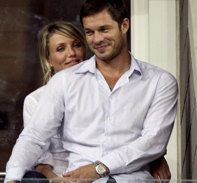 Tình sử nhiều thăng trầm của Cameron Diaz - 11 Jude Law và Cameron đã không phủ nhận chuyện họ có tình cảm
đặc biệt khi tham gia bộ phim