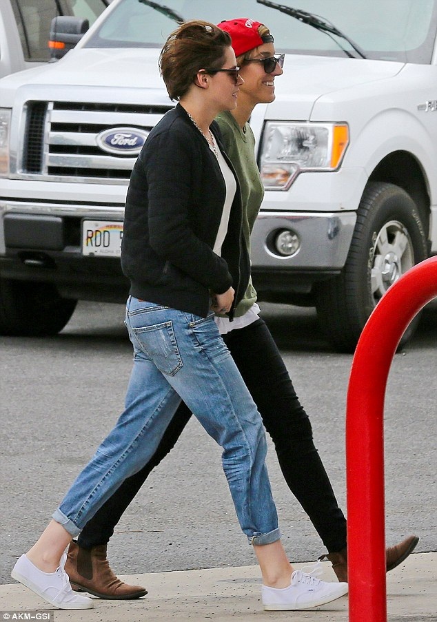 Người xuất hiện thường xuyên bên cạnh Kristen nhất trong năm vừa qua chính là cô bạn thân - Alicia