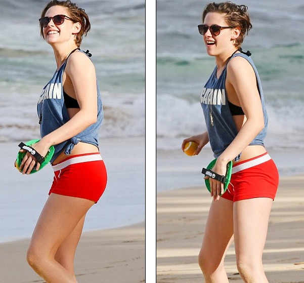 Kristen dựa vào vai bạn gái khi hai người đang ngồi cạnh nhau tâm sự.