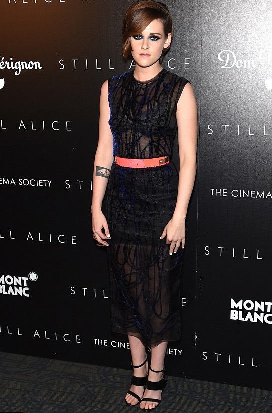 Kristen Stewart cực xinh với lối trang điểm lãng mạn và huyền bí kri14012 905a4 Kristen Stewart cực xinh với lối trang điểm lãng mạn và huyền bí