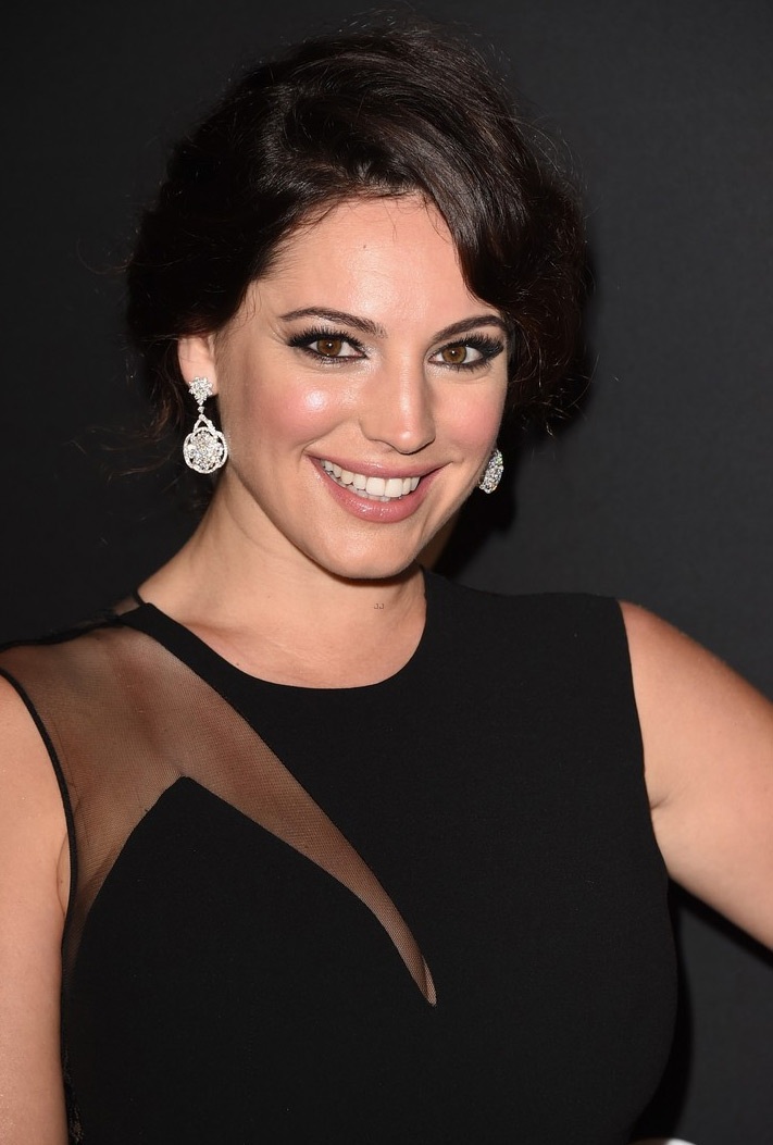 Dàn mỹ nhân "xúng xính" váy áo dự tiệc hậu lễ trao giải Quả cầu vàng - 21 Kelly Brook