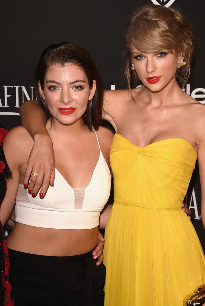 Dàn mỹ nhân "xúng xính" váy áo dự tiệc hậu lễ trao giải Quả cầu vàng - 11 Taylor Swift sánh đôi cùng cô bạn thân - ca sĩ Lorde