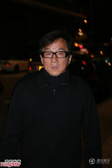 Thành Long tham dự tang lễ một người đồng nghiệp thân thiết, ngày 1/1