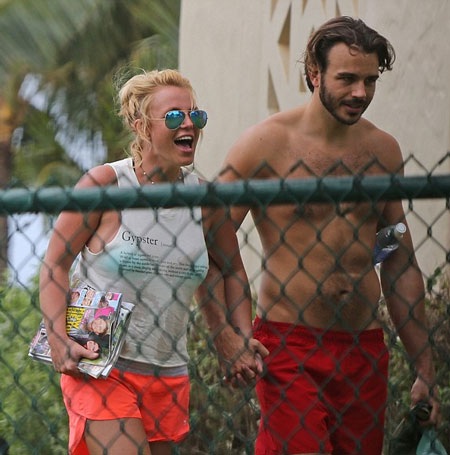 Britney đang tranh thủ đi nghỉ tại Hawaii, tạm rời xa cuộc sống bận rộn, ồn ào tại Las Vegas.