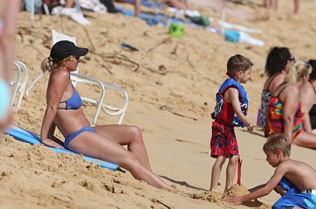 Britney đang tranh thủ đi nghỉ tại Hawaii, tạm rời xa cuộc sống bận rộn, ồn ào tại Las Vegas.