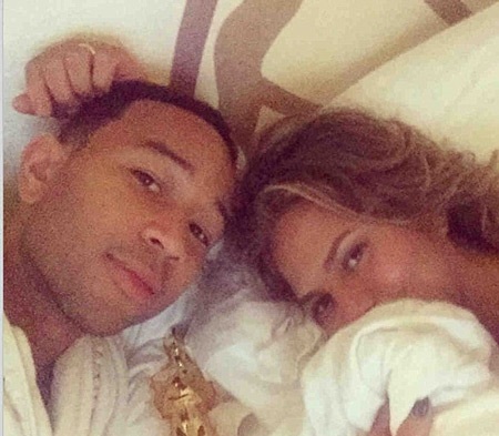 John Legend ăn mừng chiến thắng Oscar bên vợ đẹp - 20 Siêu mẫu áo tắm chọn một chiếc váy xẻ cao gợi cảm vừa đủ.