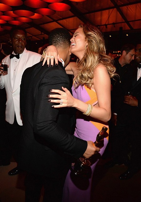 John Legend ăn mừng chiến thắng Oscar bên vợ đẹp - 8 Vợ chồng siêu mẫu Chrissy chia vui cùng siêu mẫu trẻ