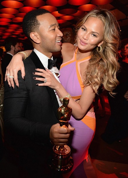 John Legend ăn mừng chiến thắng Oscar bên vợ đẹp - 9 Vợ chồng siêu mẫu Chrissy chia vui cùng siêu mẫu trẻ