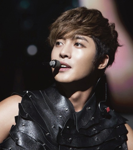 Kim Hyun Joong nghỉ làm việc sau tin bạn gái mang bầu - 2 Kim Hyung Joong hứa sẽ chịu trách nhiệm với bạn gái cũ nếu cái thai thực sự tồn tại.