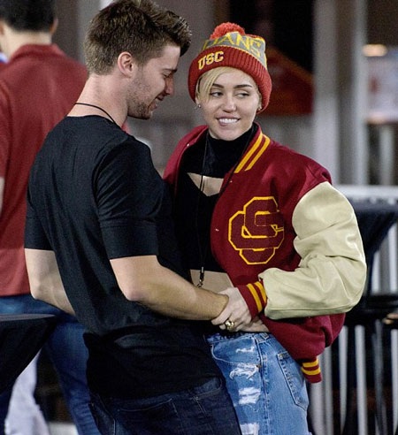 Rộ thông tin Miley Cyrus hàn gắn với "tình cũ" Liam Hemsworth - 3 Mối quan hệ 5 tháng của Miley và Patrick đã kết thúc vì Miley không chịu nổi cảm giác bị phản bội.