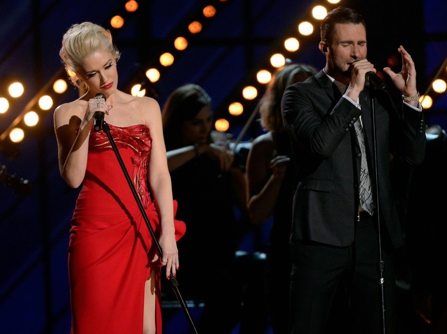 Gwen Stefani dịu dàng, ngọt ngào bên Adam Levine - 5 Normal