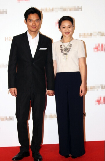 Vợ chồng Châu Tấn sánh đôi đi dự sự kiện