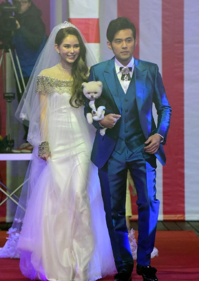 Châu Kiệt Luân tổ chức tiệc cưới tại Đài Loan - 5 Châu Kiệt Luân đang dành những lời ngọt ngào cho cô dâu Hannah Quinlivan, kém anh hơn chục tuổi.