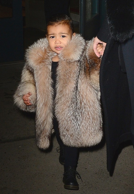 Con gái Kim hoảng sợ vì bị thợ săn ảnh "săn đuổi - 1 Con gái Kim hoảng sợ vì bị thợ săn ảnh săn đuổi