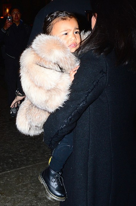 Con gái Kim hoảng sợ vì bị thợ săn ảnh "săn đuổi - 4 Con gái Kim hoảng sợ vì bị thợ săn ảnh săn đuổi