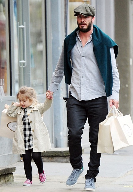 David Beckham vui vẻ đưa con gái cưng đi mua sắm - 1 David Beckham vui vẻ đưa con gái cưng đi mua sắm