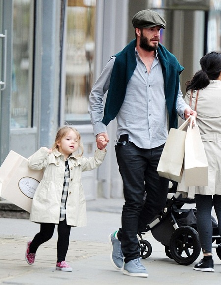 David Beckham vui vẻ đưa con gái cưng đi mua sắm - 4 David Beckham vui vẻ đưa con gái cưng đi mua sắm