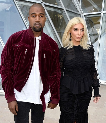Kanye West bị “tẩy chay” - 2 Kanye West bị ghét bỏ nhiều hơn sau khi lập gia đình với Kim Kardashian.