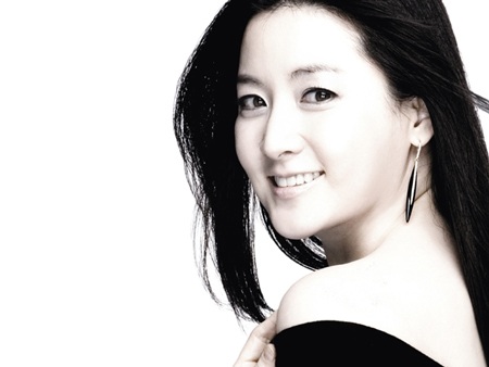 “Nàng Dae Jang Geum” Lee Young Ae trở lại phim trường - 1 Nữ diễn viên Lee Young Ae sẽ trở lại đóng phim sau 11 năm vắng bóng.
