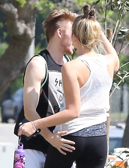 Paris Jackson tỏ ra rất thân thiết với huấn luyện viên thể dục.