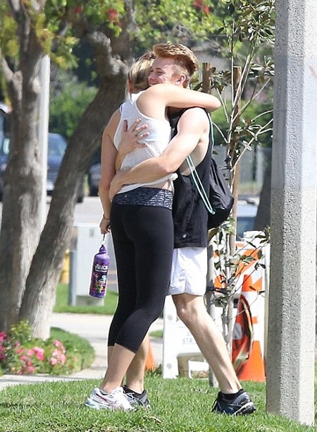 Paris Jackson tỏ ra rất thân thiết với huấn luyện viên thể dục.