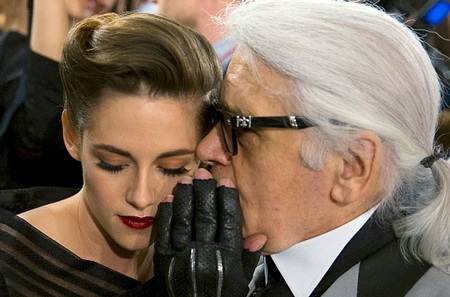Kristen Stewart né mặt “tình cũ” Robert Pattinson - 9 Cô tham dự một sự kiện thời trang của Chanel tại Hàn Quốc.