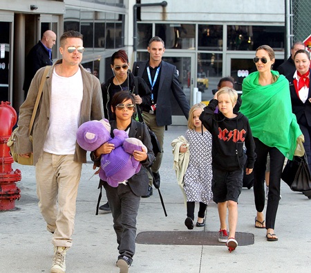 Angelina Jolie và Brad Pitt hạnh phúc bên 6 đứa con, trong đó có 3 con nuôi và 3 con ruột.