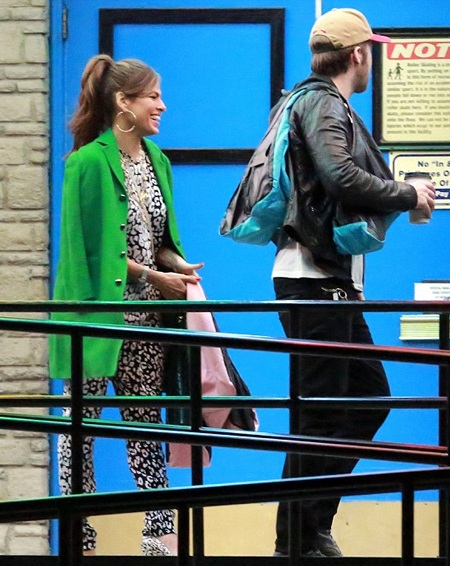 Ryan Gosling và Eva Mendes lần đầu đưa con gái đi chơi - 1 Ryan Gosling và Eva Mendes lần đầu đưa con gái đi chơi