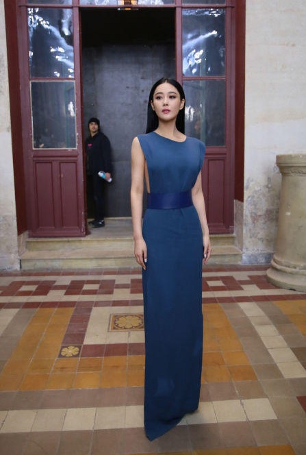 Trương Hinh Dư đẹp "nuột nà" tại tuần lễ thời trang Paris - 8 Trương Hinh Dư tâm sự, cô rất bất ngờ khi được báo giới tại Pháp quan tâm và phỏng vấn.