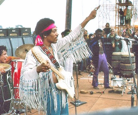Cát-sê của ca sĩ xưa và này khác nhau như thế nào? - 1 Jimi Hendrix là nghệ sĩ nhận mức cát-sê cao nhất tại đại nhạc hội Woodstock - 18 nghìn USD.