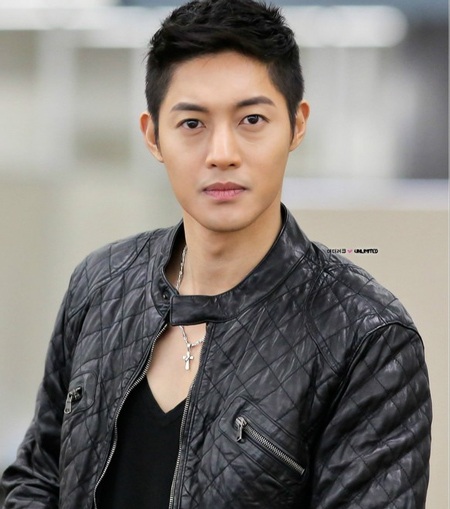 Bạn gái bị đánh đập của Kim Hyun Joong công khai kết quả khám thai - 4 Kim Hyun Joong tuyên bố sẽ có trách nhiệm với đứa con sẽ chào đời vào tháng 8 tới và bạn gái cũ.
