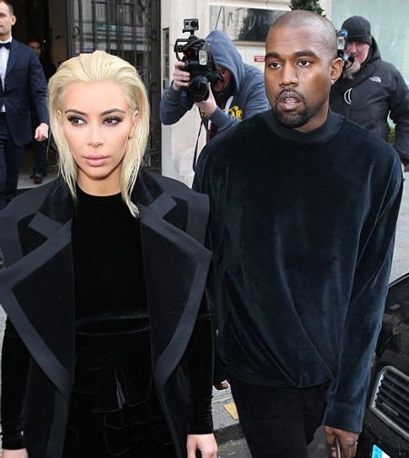 Kim "siêu vòng ba" gây ấn tượng với màu tóc vàng chóe - 8 Vợ chồng Kim và Kanye khiến các tay máy hoạt động bận rộn.