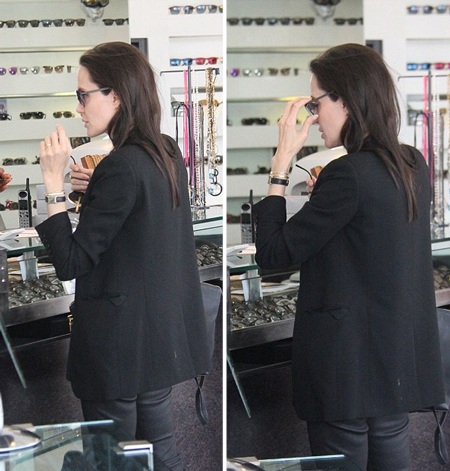 Angelina Jolie vui vẻ đi mua sắm cùng hai con gái - 5 Nhìn từ đằng sau, Angelina Jolie trông khá gầy gò.