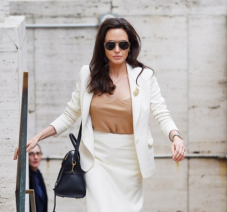 Angelina Jolie xinh đẹp và tự tin trên ghế đại biểu LHQ - 1 Angelina Jolie xinh đẹp và tự tin trên ghế đại biểu LHQ
