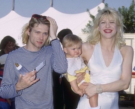 Courtney Love vẫn yêu và bị ám ảnh bởi Kurt Cobain - 4 Courtney tiết lộ, cô vẫn và mãi yêu Kurt Cobain.