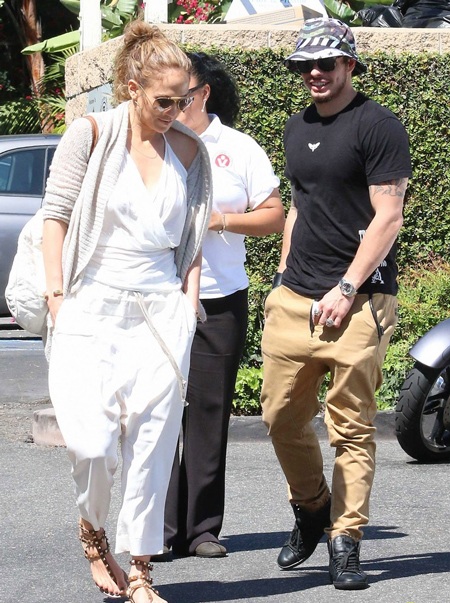Jennifer Lopez: “Tôi vẫn đang độc thân” - 4 Casper và Jennifer chia tay từ tháng 6 năm ngoái sau 3 năm hò hẹn.