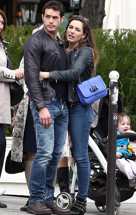 Mỹ nhân Kelly Brook say đắm bên người mới - 14 Vy Vy