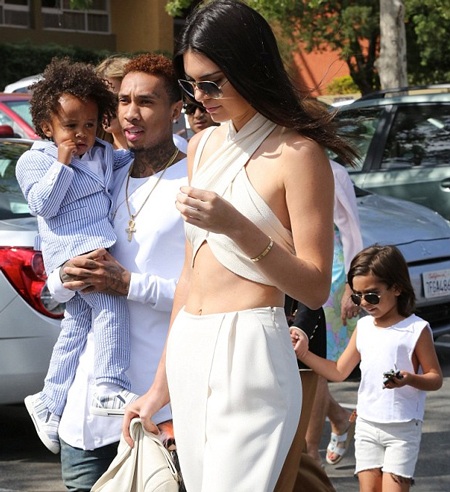 Đại gia đình Kardashian quây quần trong ngày Lễ Phục sinh - 7 Kendall hiện đang là một người mẫu trẻ được các nhãn hiệu thời trang nổi tiếng săn đón.