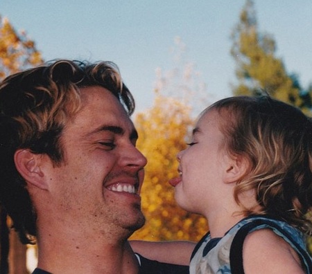 Hình ảnh hiếm hoi về con gái của tài tử đoản mệnh Paul Walker - 2 Paul chụp chung với con gái Meadow khi anh còn sống.