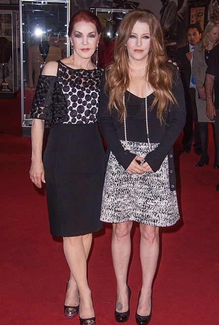 Ngôi sao 69 tuổi Priscilla Presley trẻ như con gái - 1 Bà Priscilla Presley, 69 tuổi, và cô con gái 47 tuổi - Lisa Marie trông trẻ như nhau.