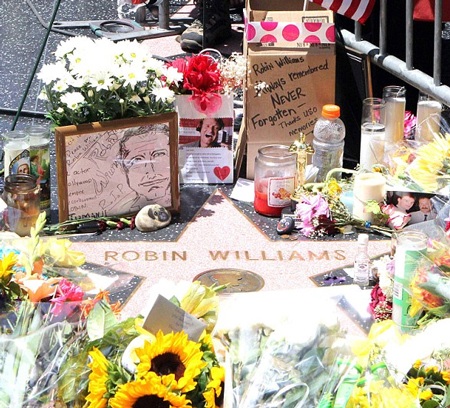 Tiết lộ những giây phút cuối đời của ngôi sao đoản mệnh Robin Williams - 2 Sự ra đi đột ngột của Robin Williams đã khiến những người yêu mến ông vẫn tiếc thương.