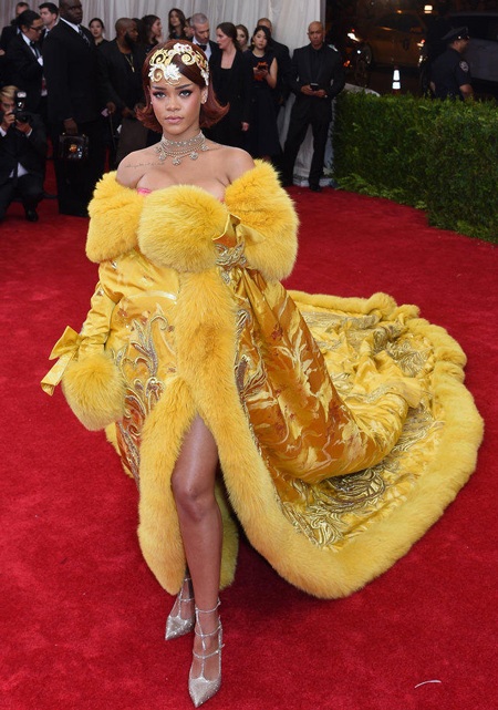 Mỹ nhân thướt tha tại đại tiệc thời trang hàng đầu thế giới - 16 Chiếc váy của Rihanna hoành tráng và phô trương