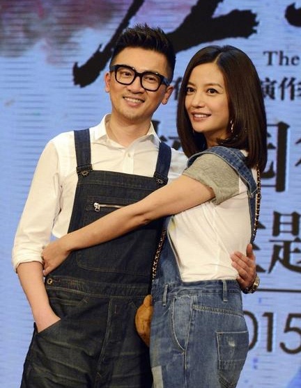 "Én nhỏ" Triệu Vy bất ngờ trước màn quỳ gối của Tô Hữu Bằng - 10 Đứng trên cùng một sân khấu, Triệu Vy và Tô Hữu Bằng trông vô cùng thân thiết và nhí nhảnh.